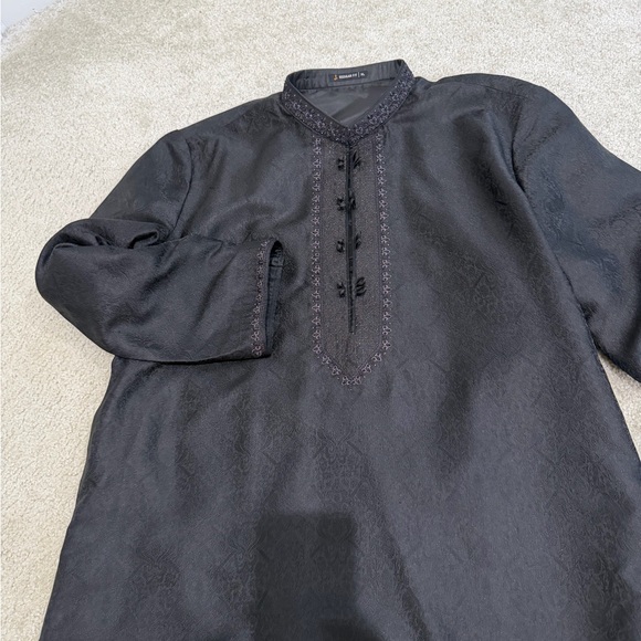 Black Embroidered Men's Kurta - Picture 2 of 2